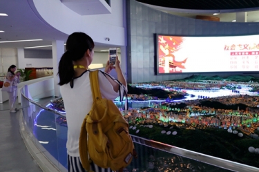 台湾青年学生登陆参访厦门