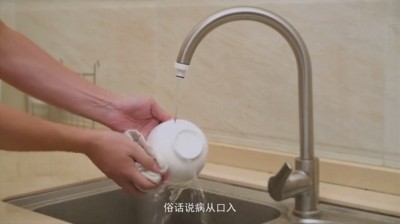 【产品评测】餐具潮湿易滋生病菌，聪明人都买干态抑菌洗碗机